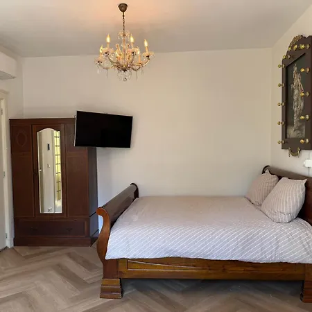 Casa de hóspedes D'artistique 3*